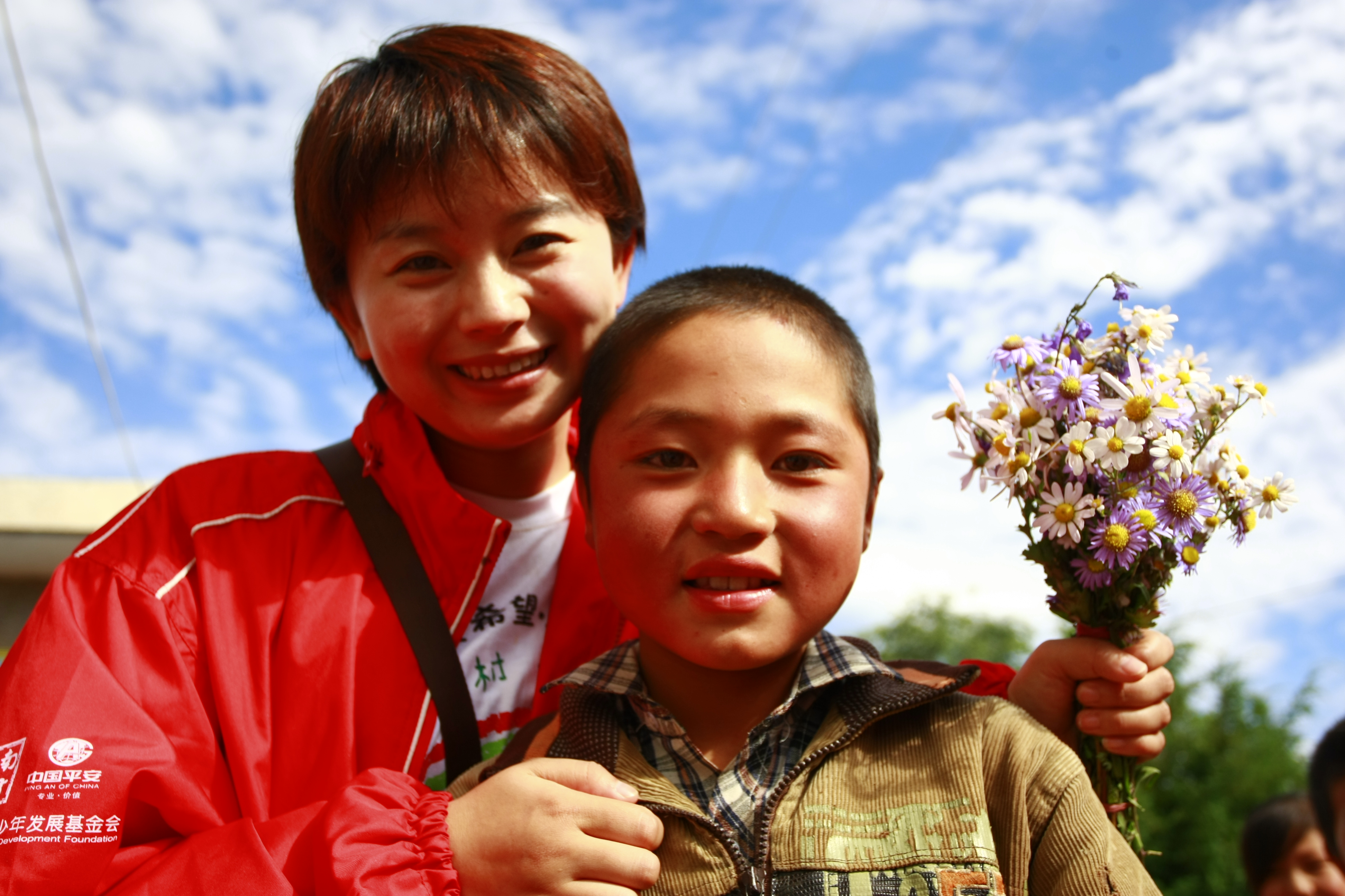宁夏：教师节，孩子送老师一束花